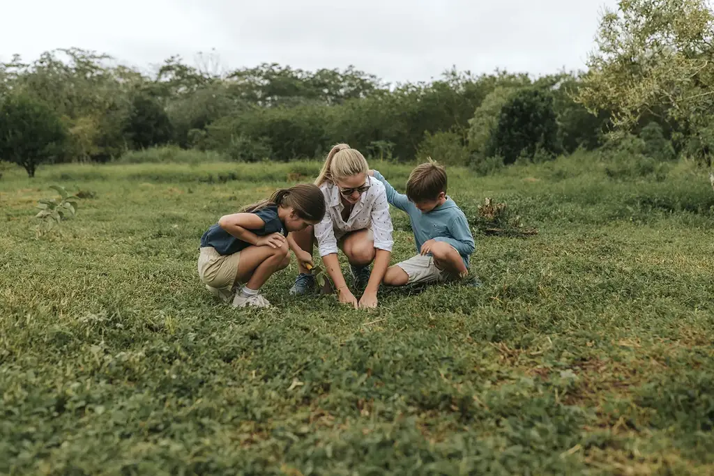 Family exploring nature near Pikaia Lodge