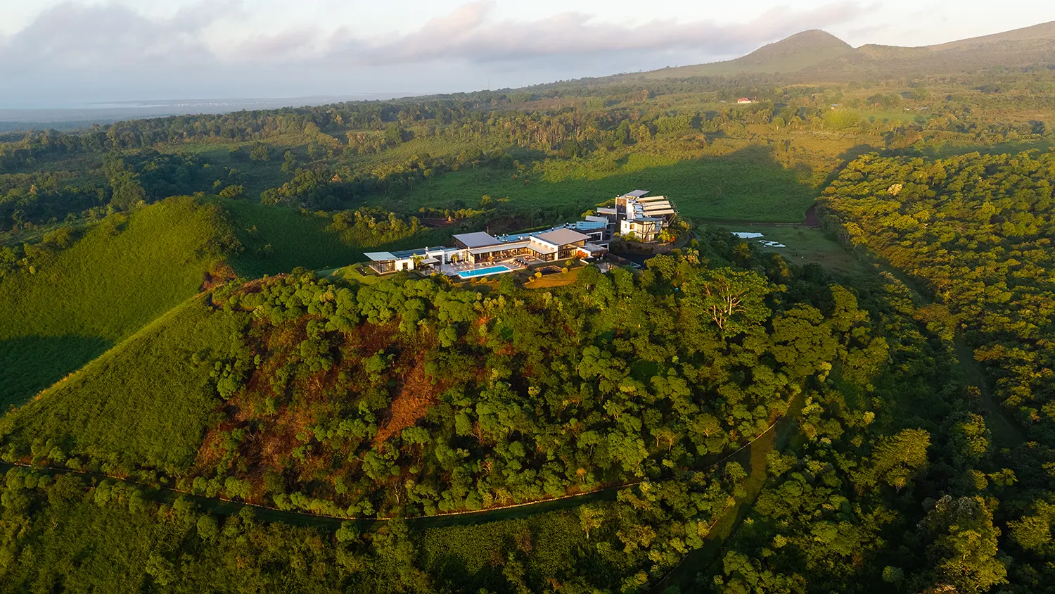 Guest suite and lounge at Pikaia Lodge