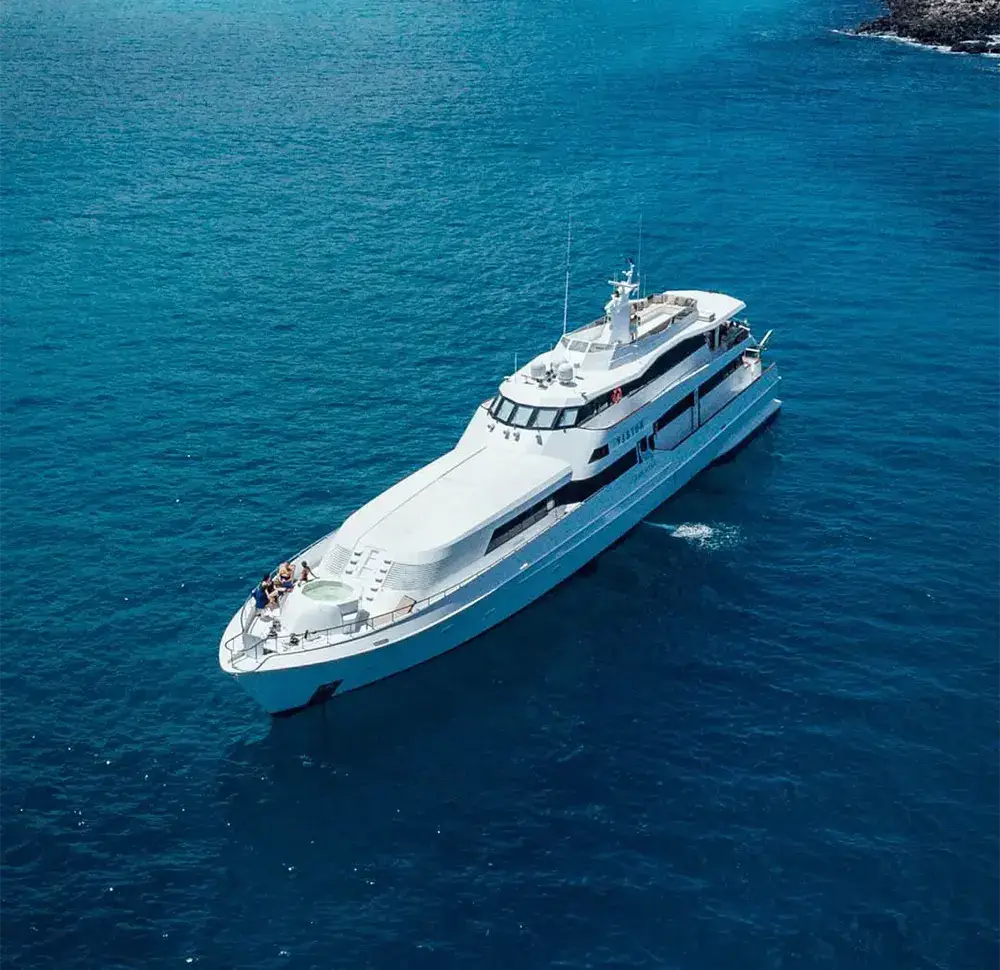 Private yacht cruising the Galápagos