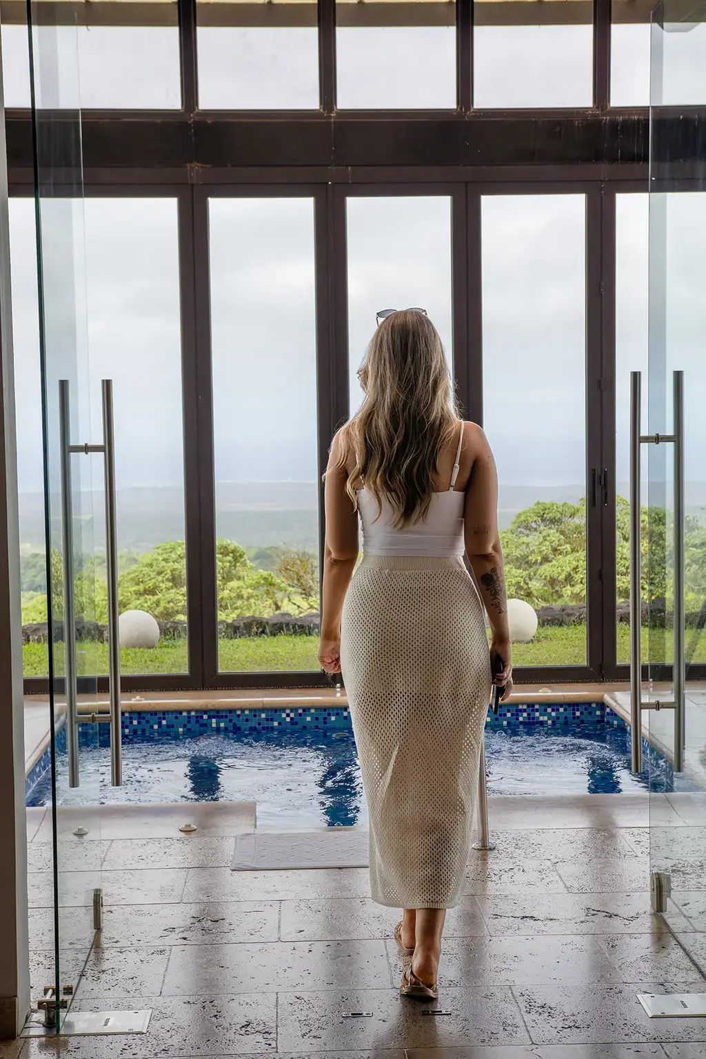 Guest walking toward the spa plunge pool